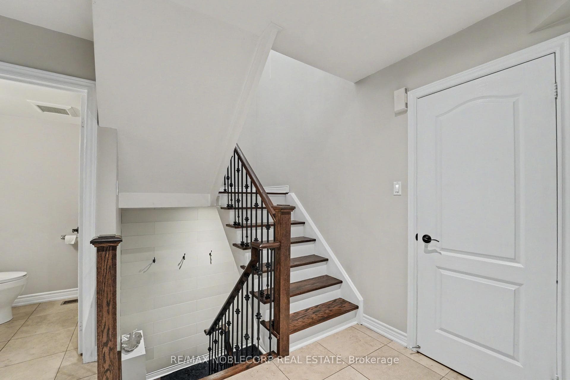 12 Waterbury Street photo 23