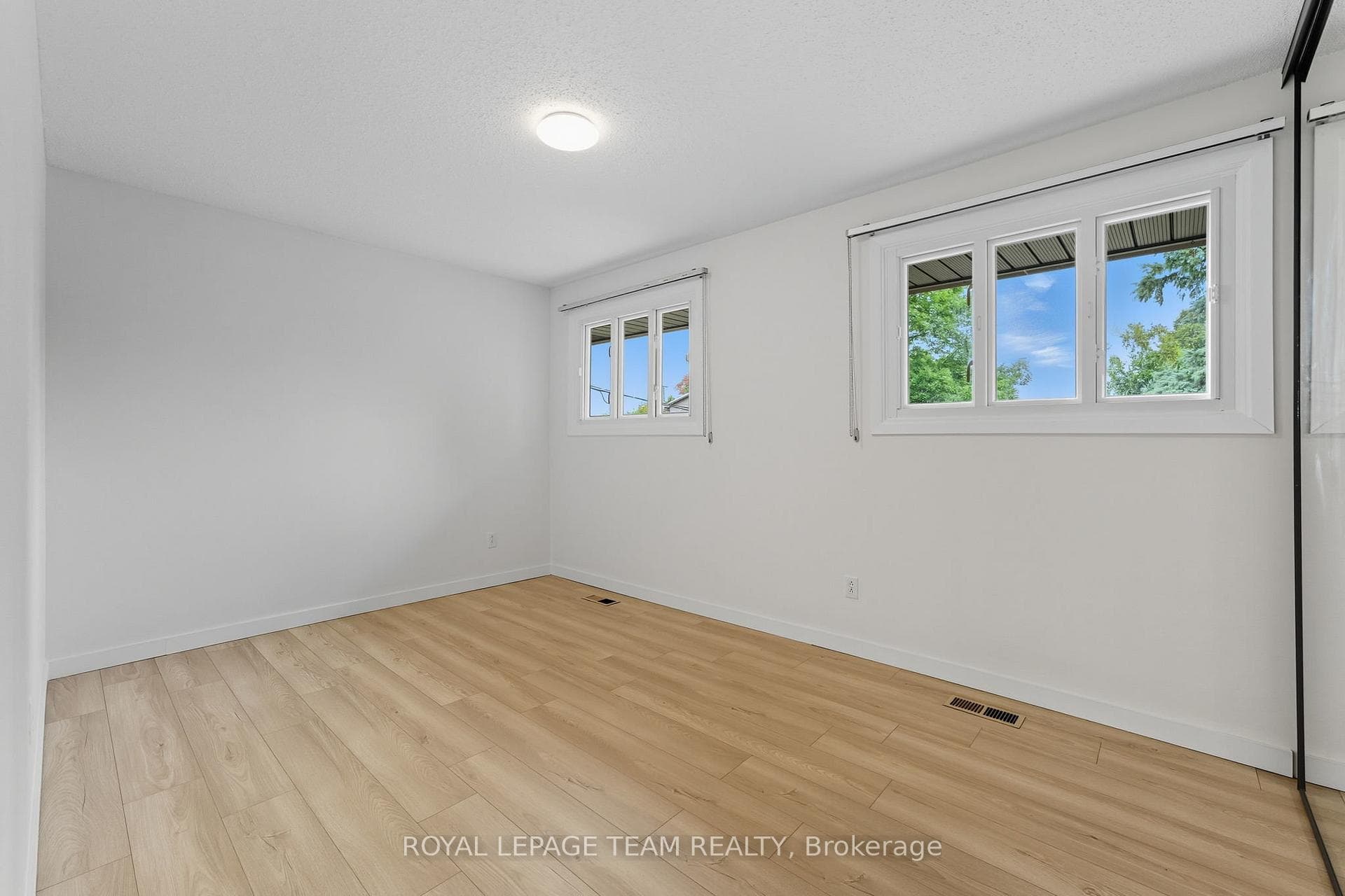 1856 Playfair Drive photo 26