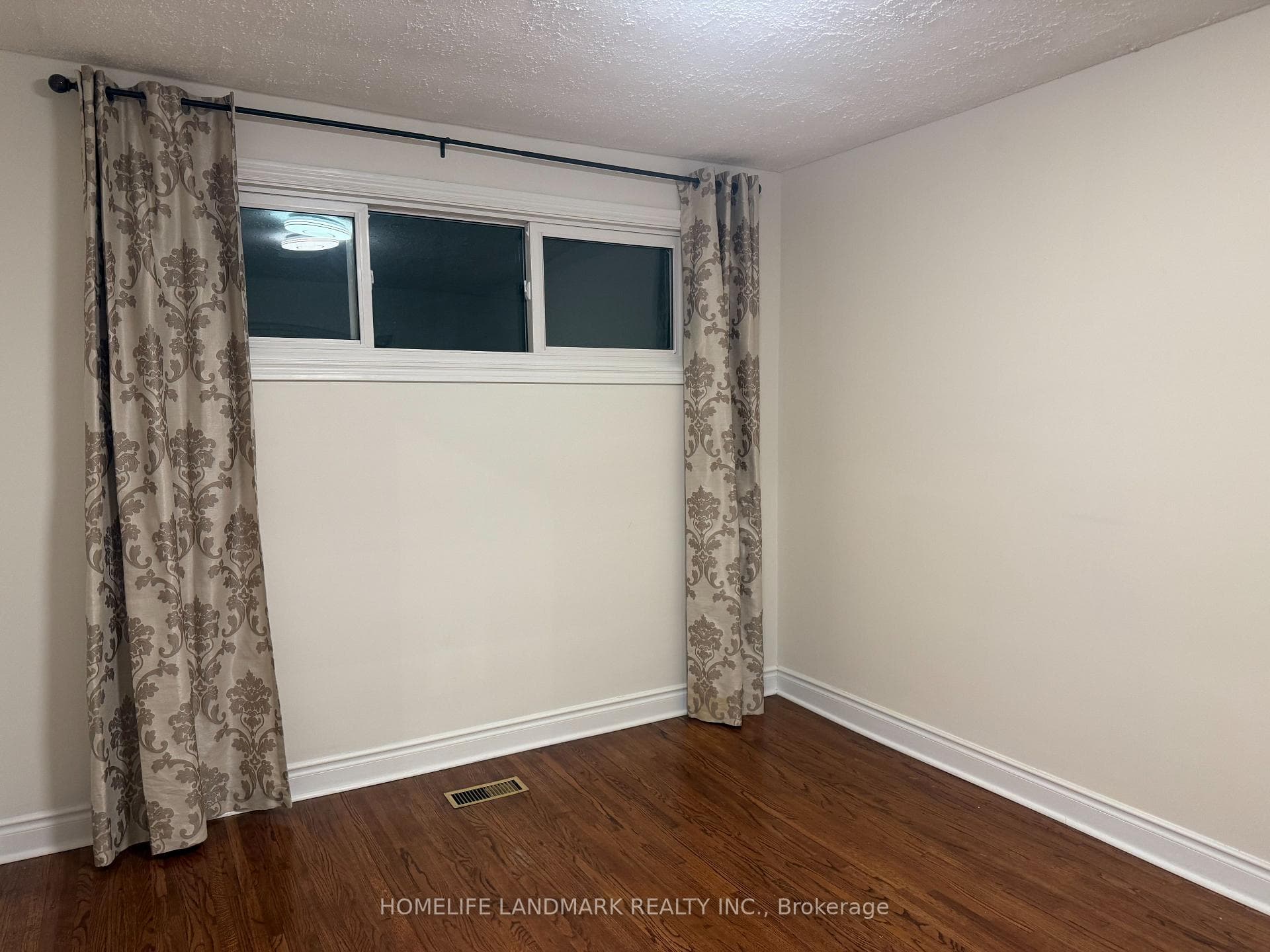 307 Axminster Drive photo 10