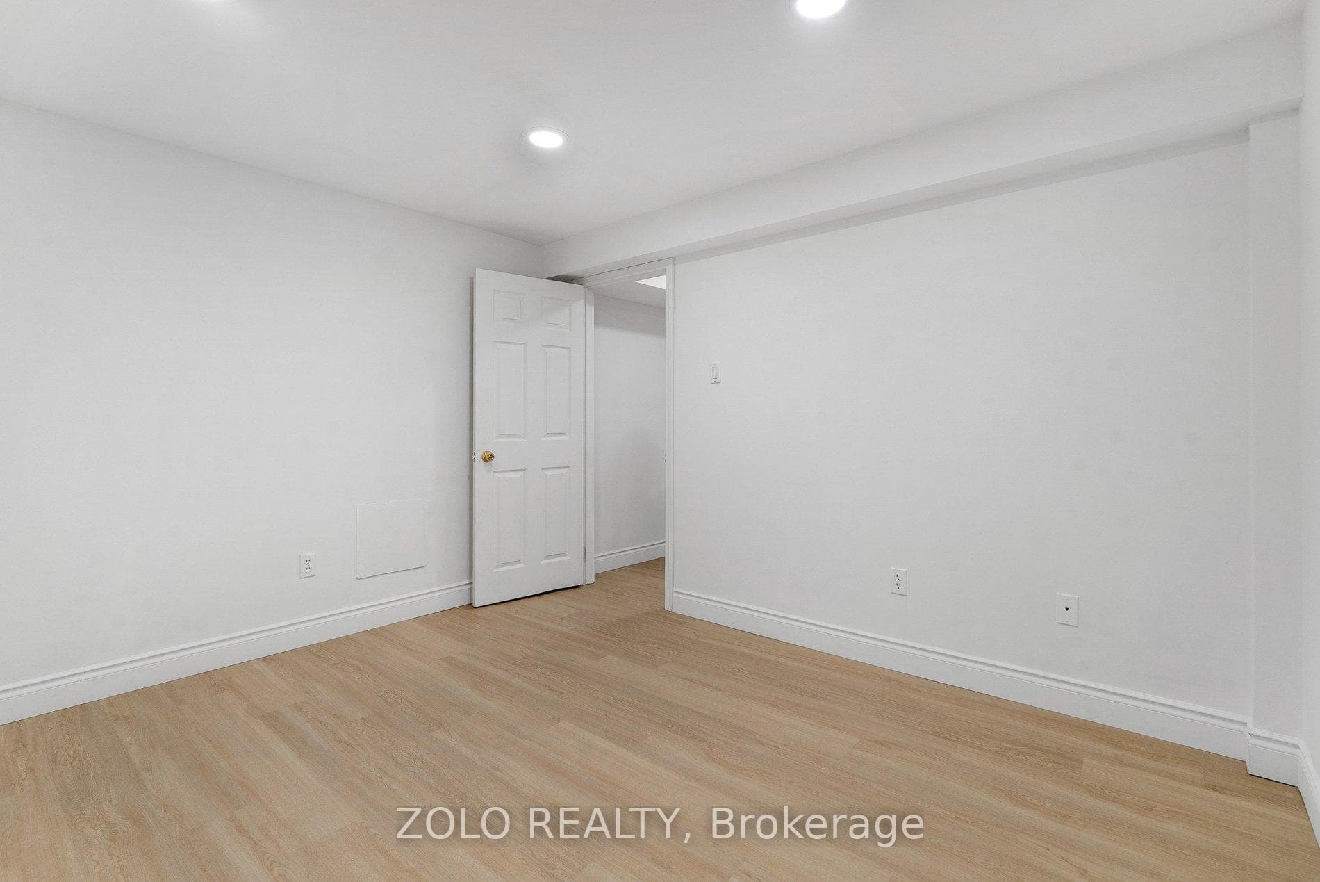 272 Elman Crescent photo 25