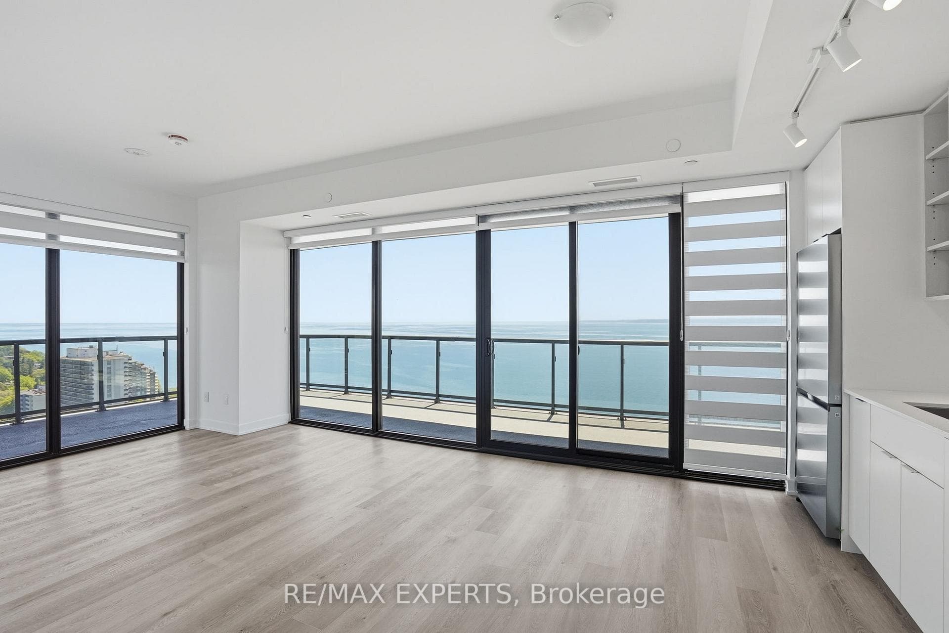2075 Lakeshore Road Unit 2104 photo 15