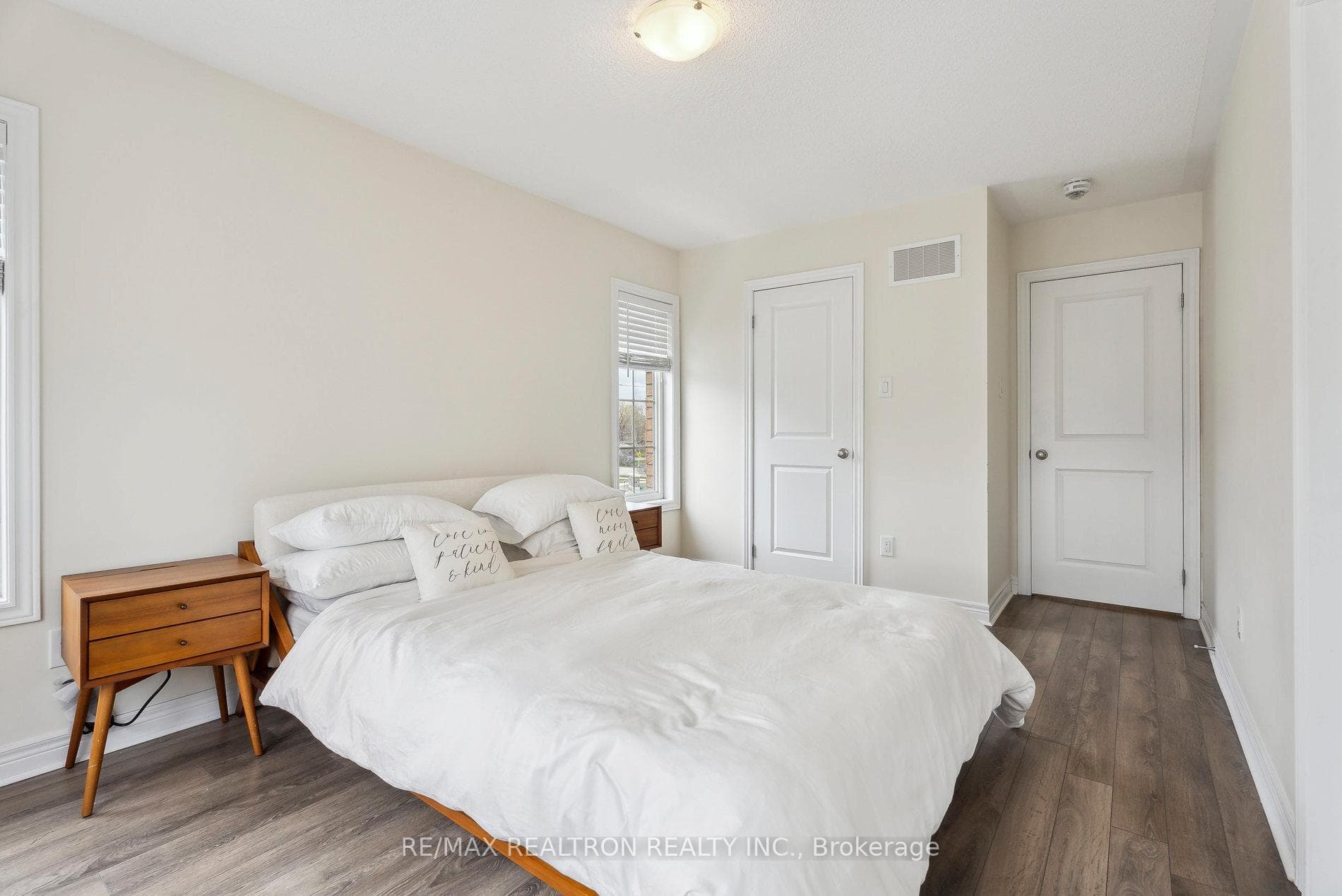 285 Finch Avenue Unit 1 photo 16