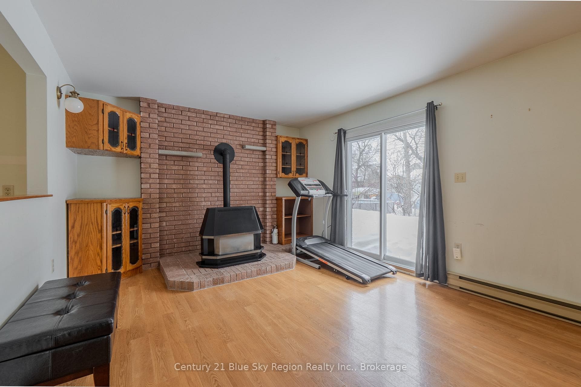 573 McLeod Street photo 19