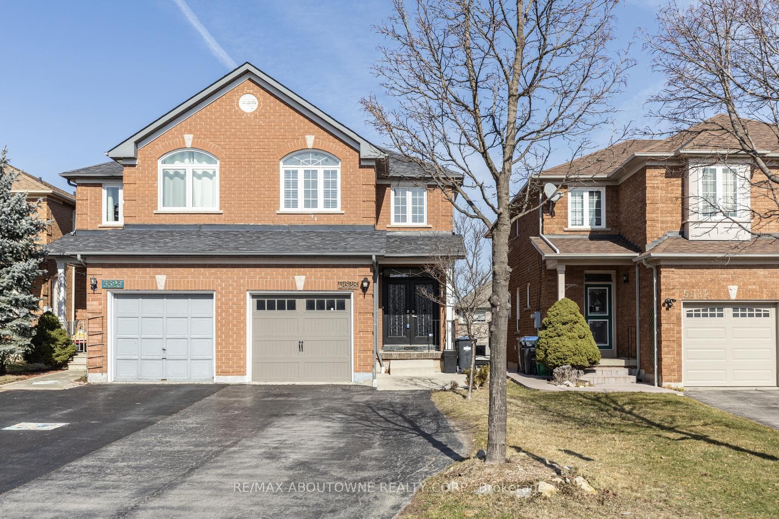 5628 Palmerston Crescent photo 1
