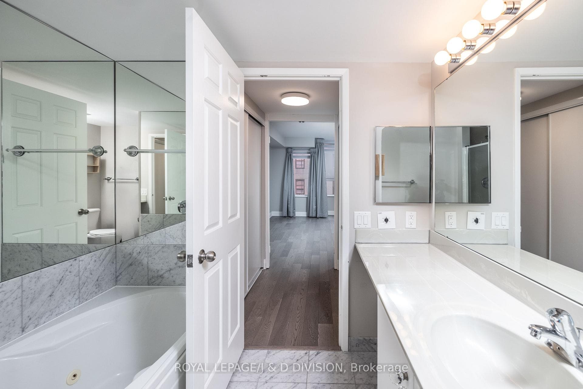 717 Bay Street Unit 1004 photo 24