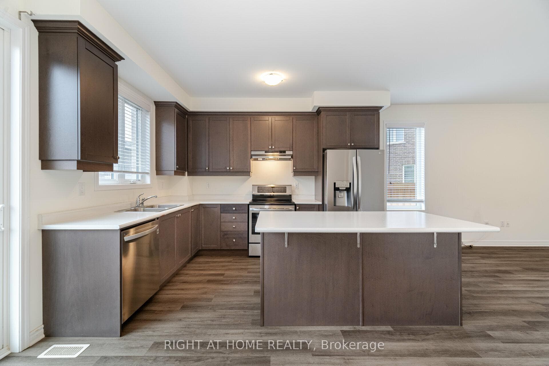 908 Sumac Gardens photo 12