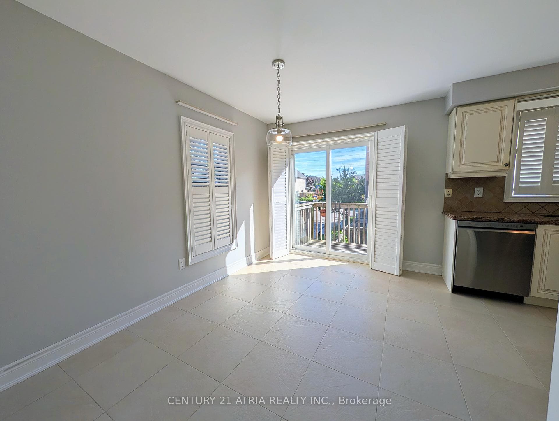 5047 Warwickshire Way photo 5