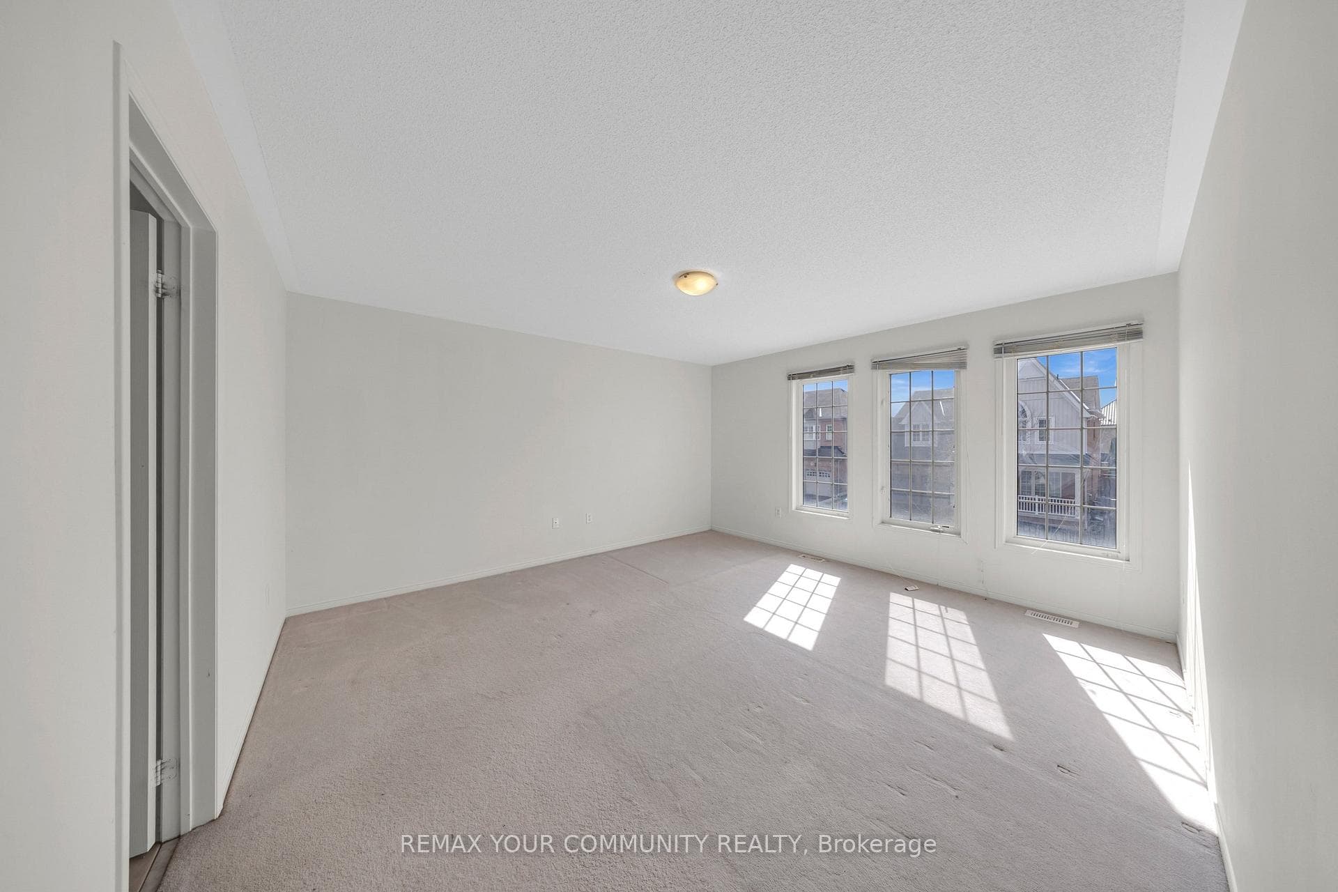 12 Warburton Drive photo 33