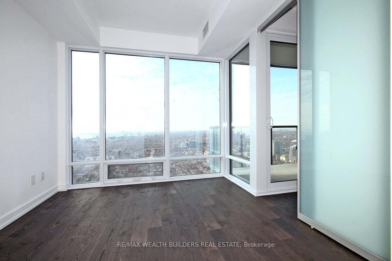488 University Avenue Unit 3811 photo 15