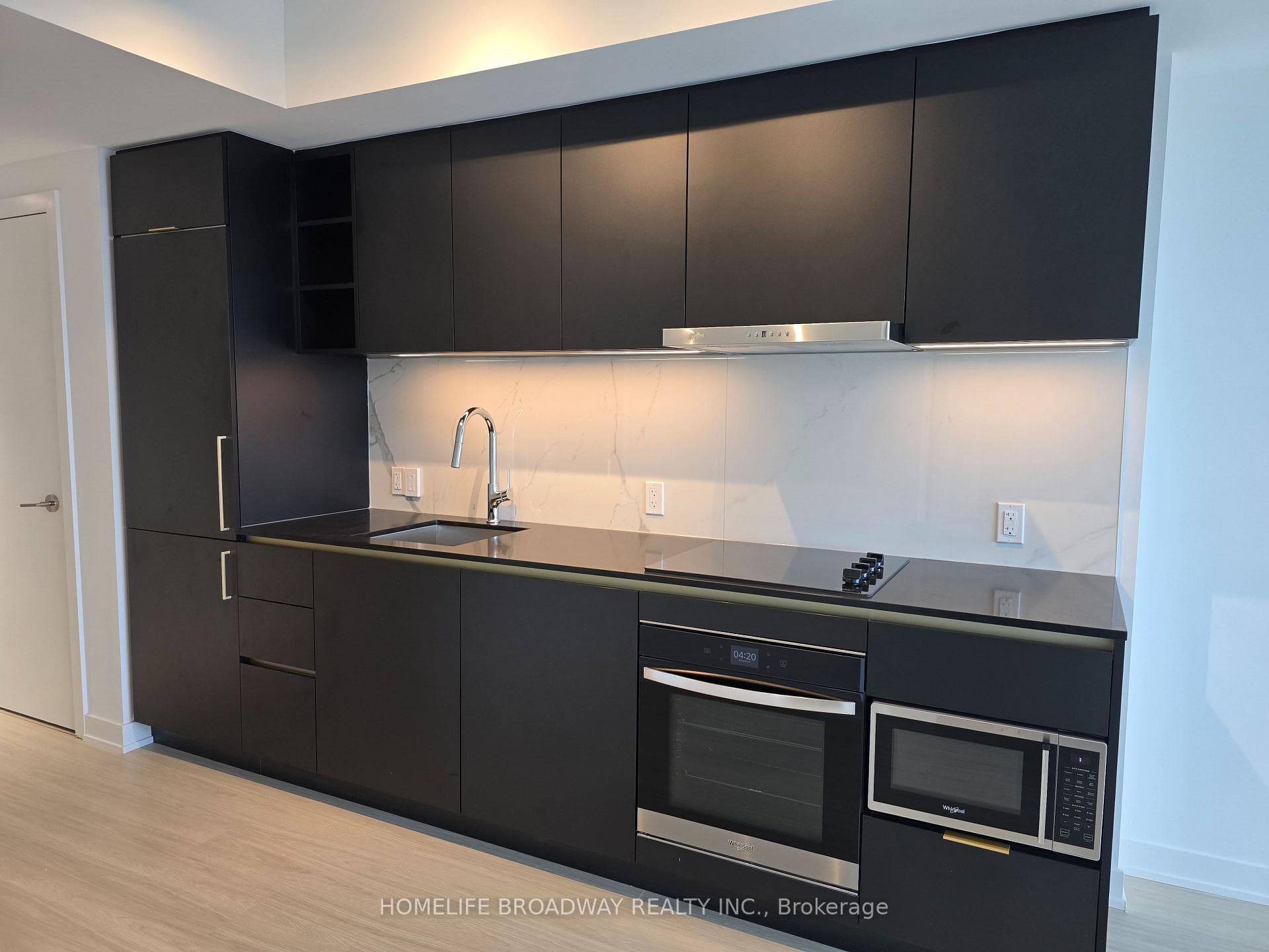 8 Wellesley Street Unit 4211 photo 2