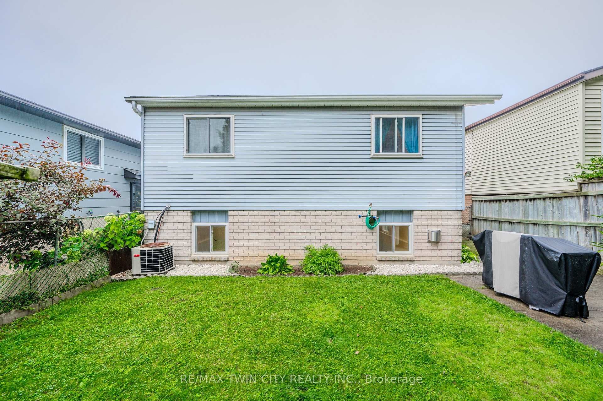 131 Herron Place photo 27