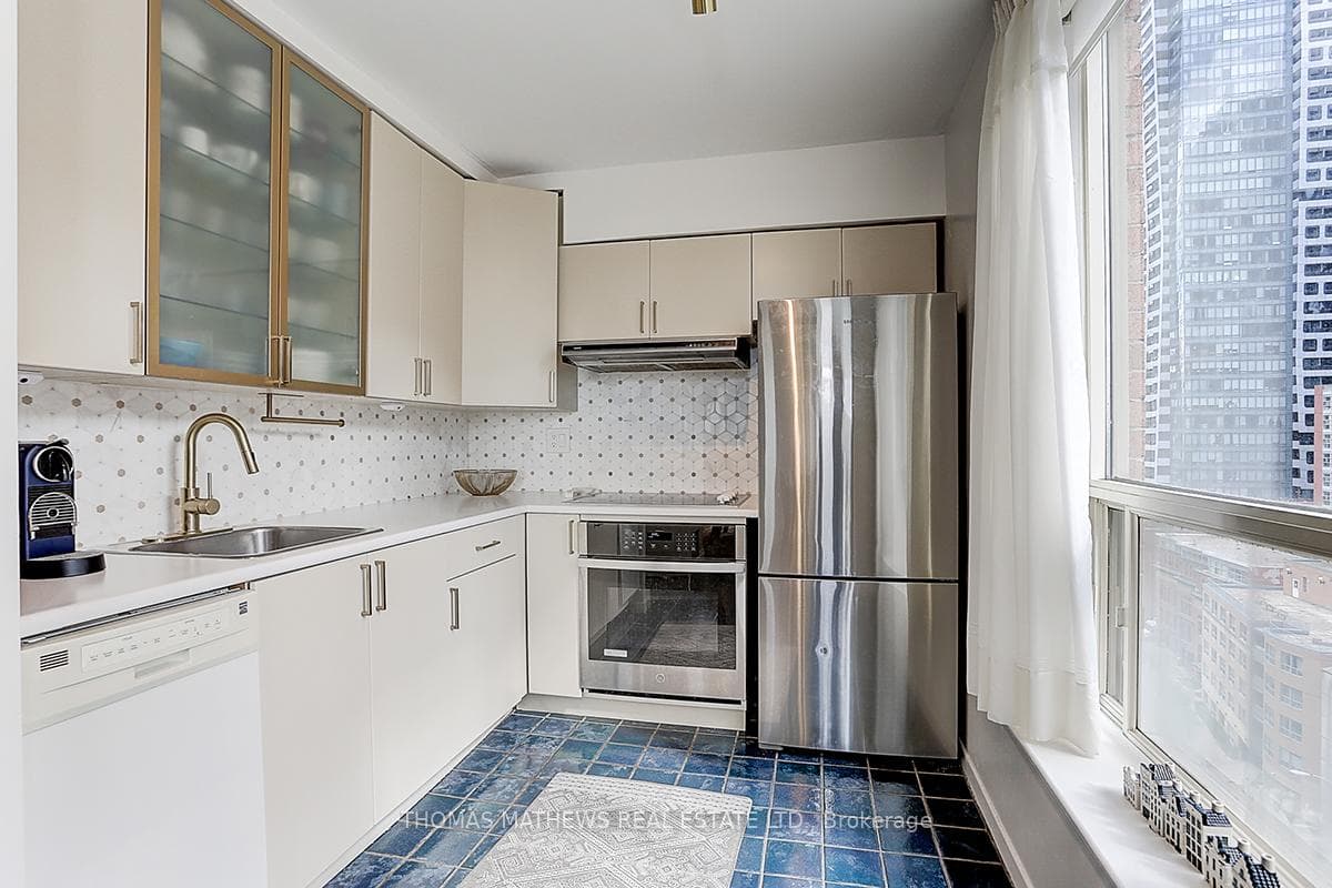 44 St Joseph Street Unit 1012 photo 16