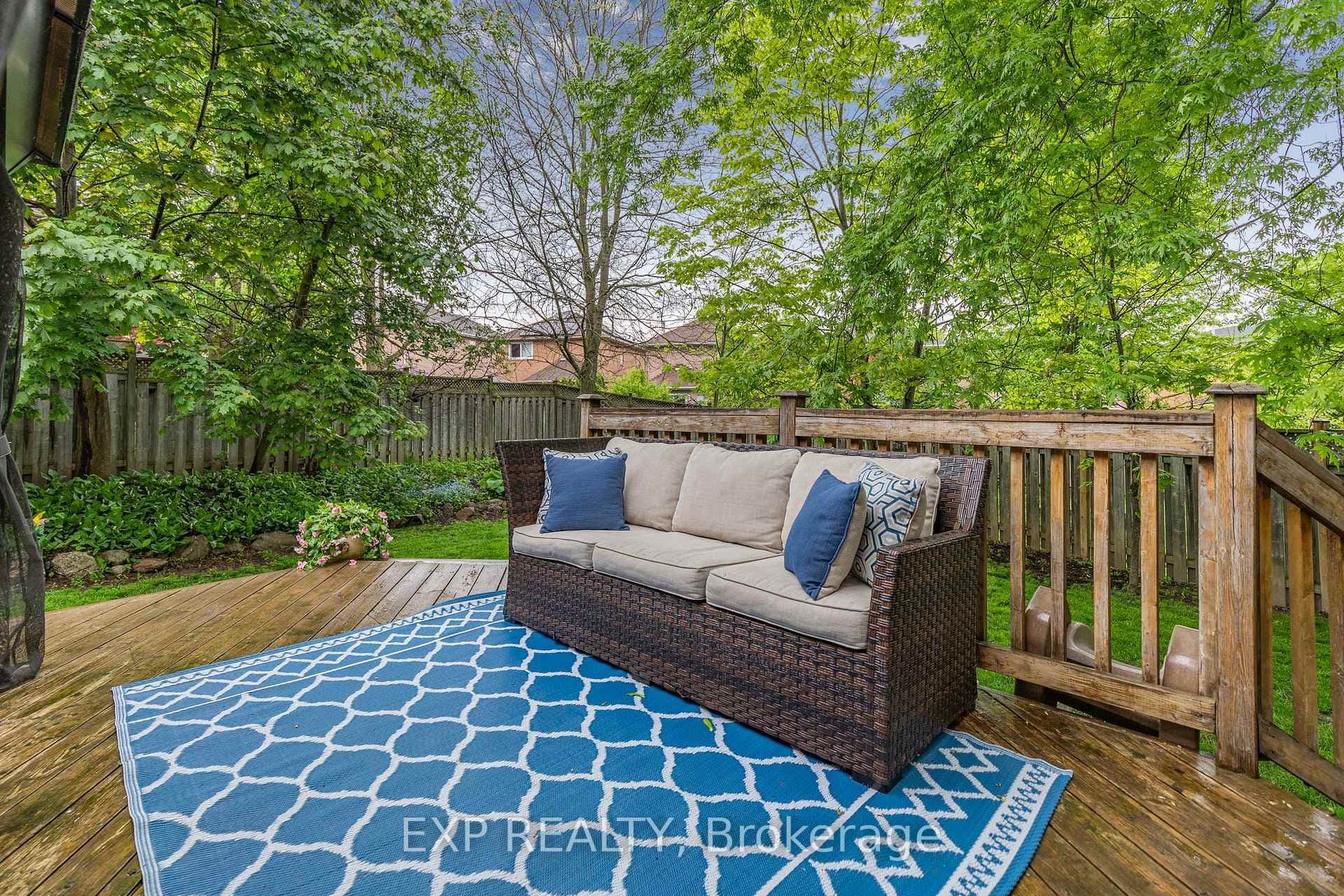 293 Warner Crescent photo 21