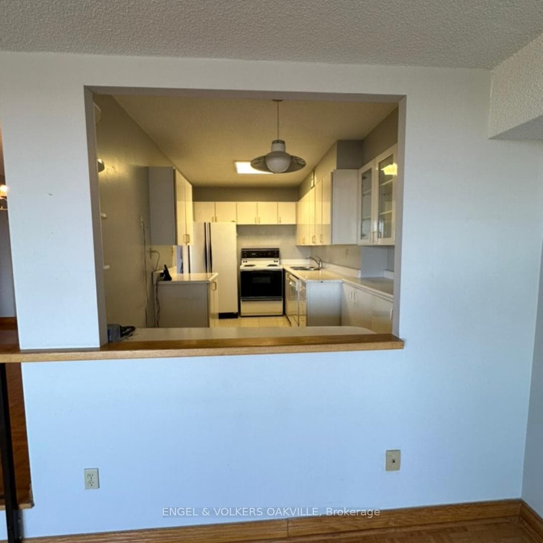 260 Scarlett Road Unit 1612 photo 10