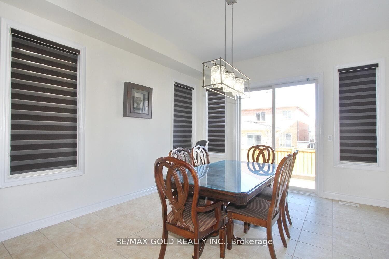 14 Ladbrook Crescent photo 23