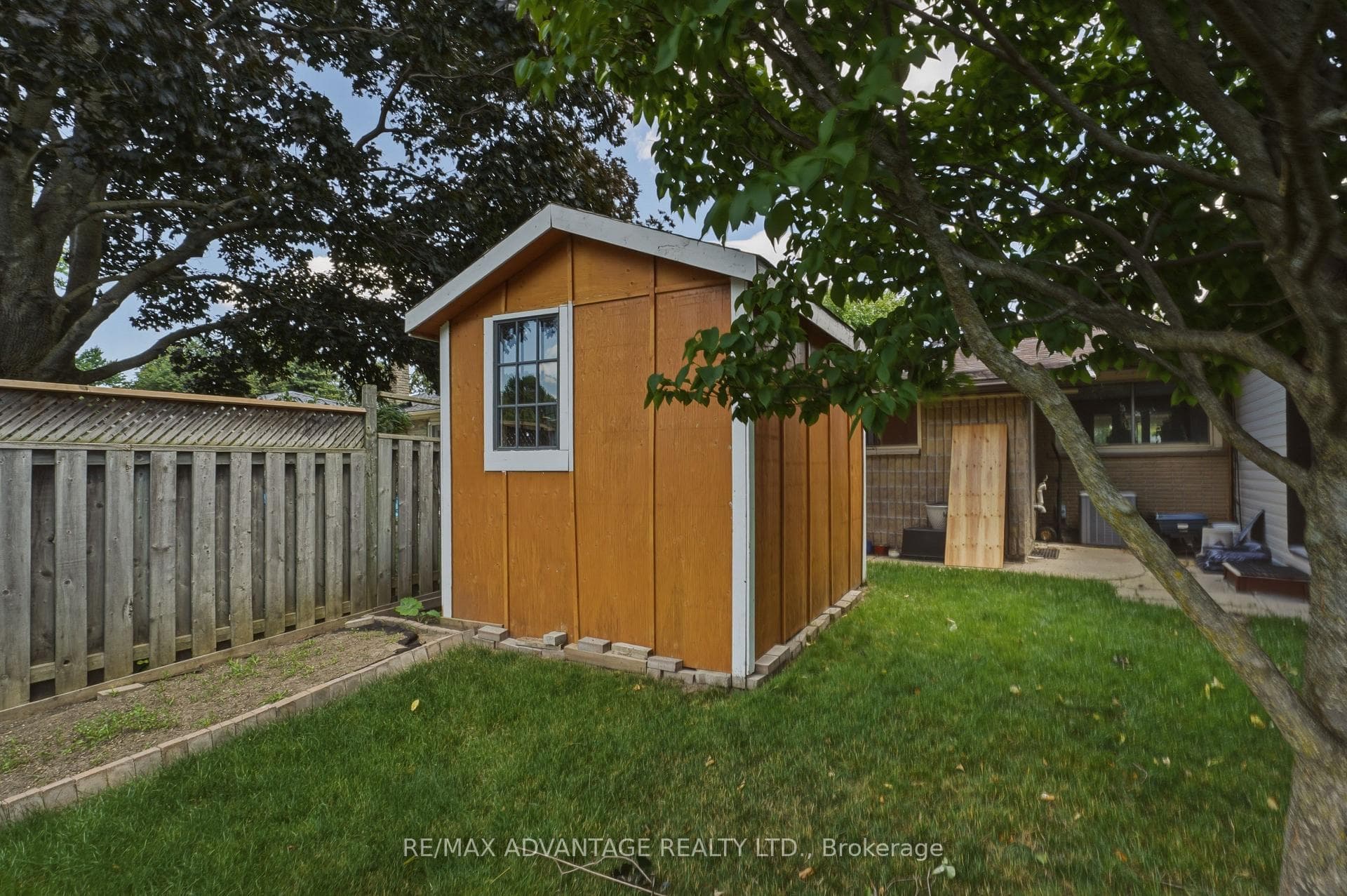120 Champlain Crescent photo 46