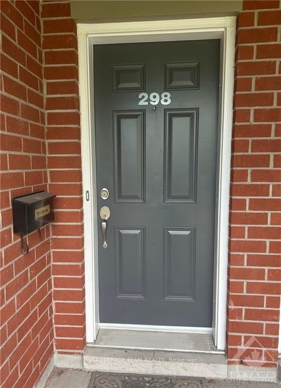 298 LONDON Terrace photo 2