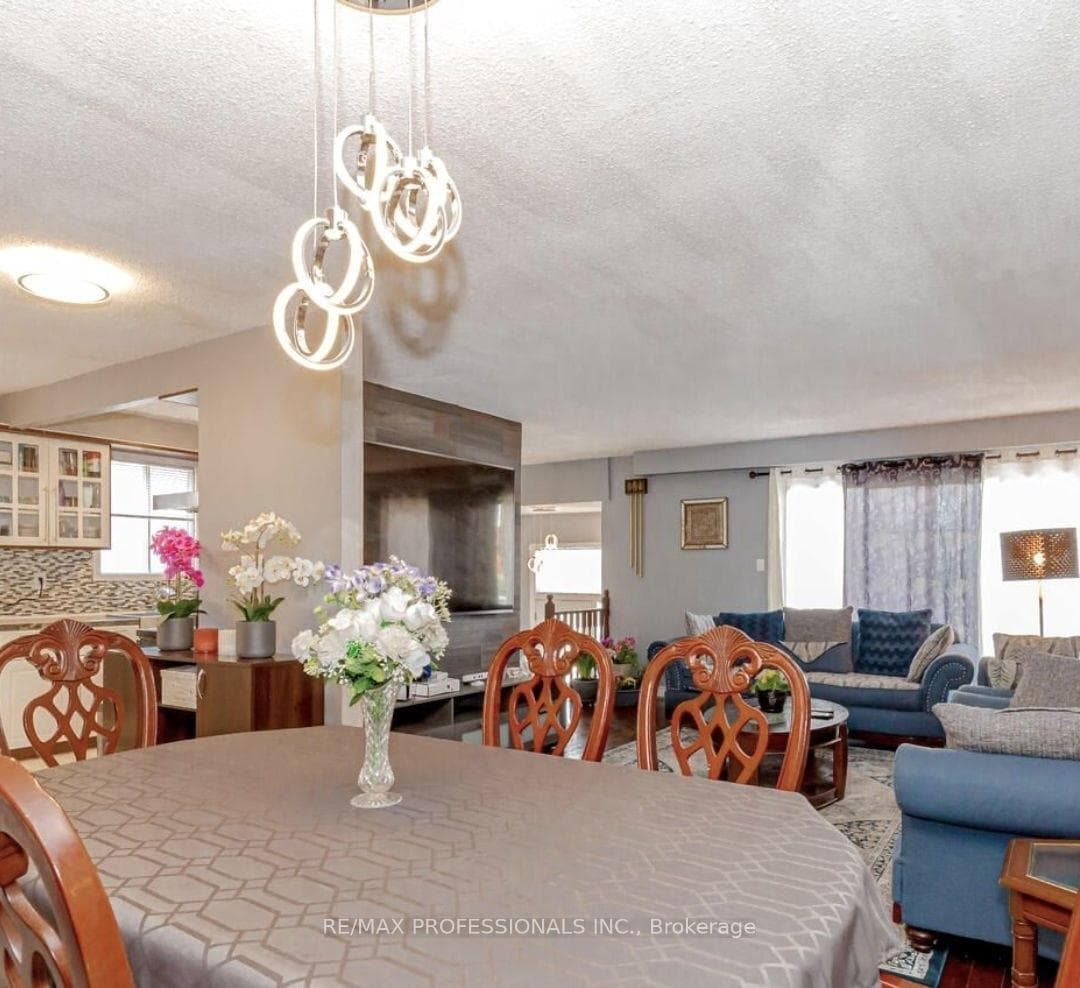 18 Hockley Path Unit Upper photo 2