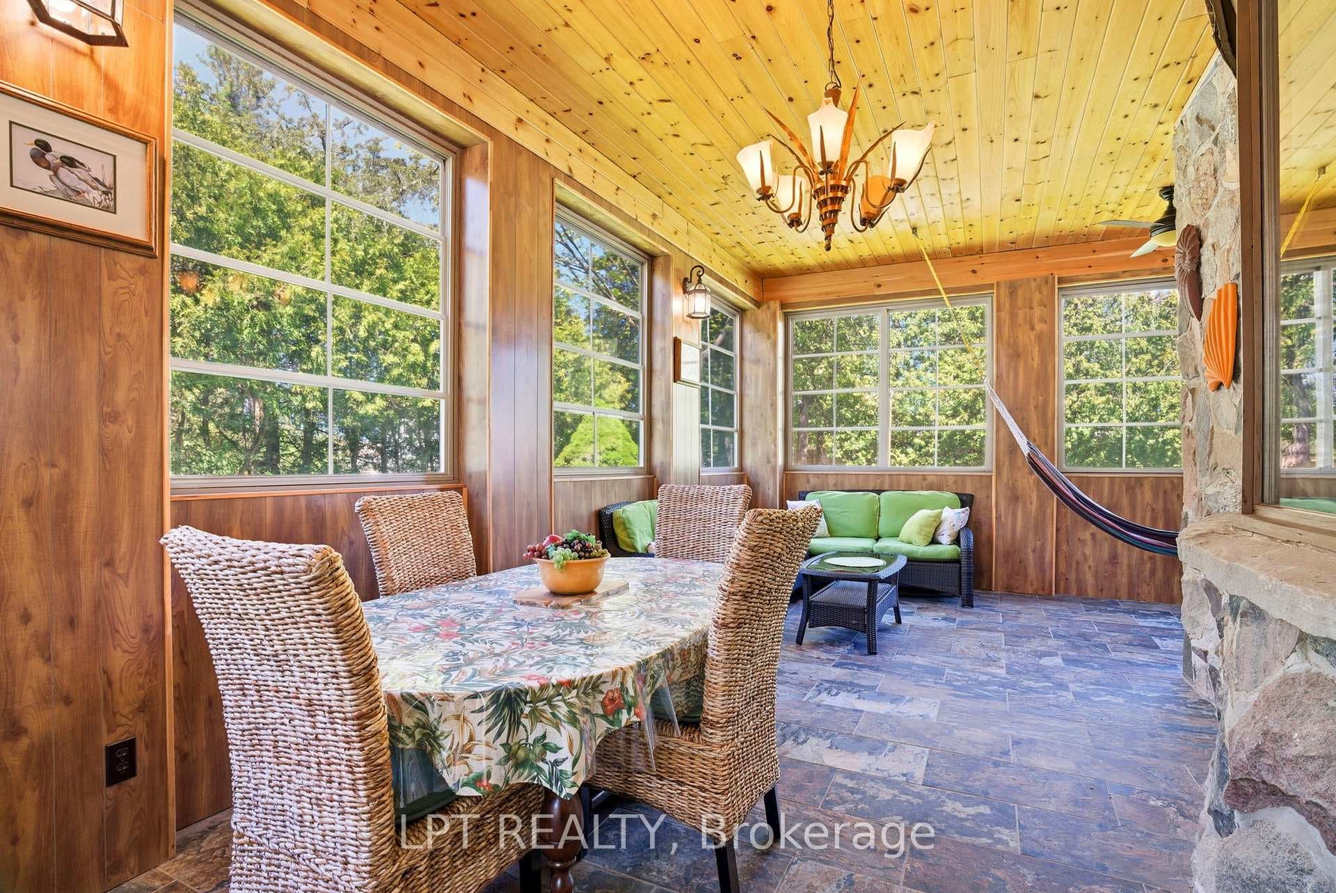 the sunroom is simplymazing!