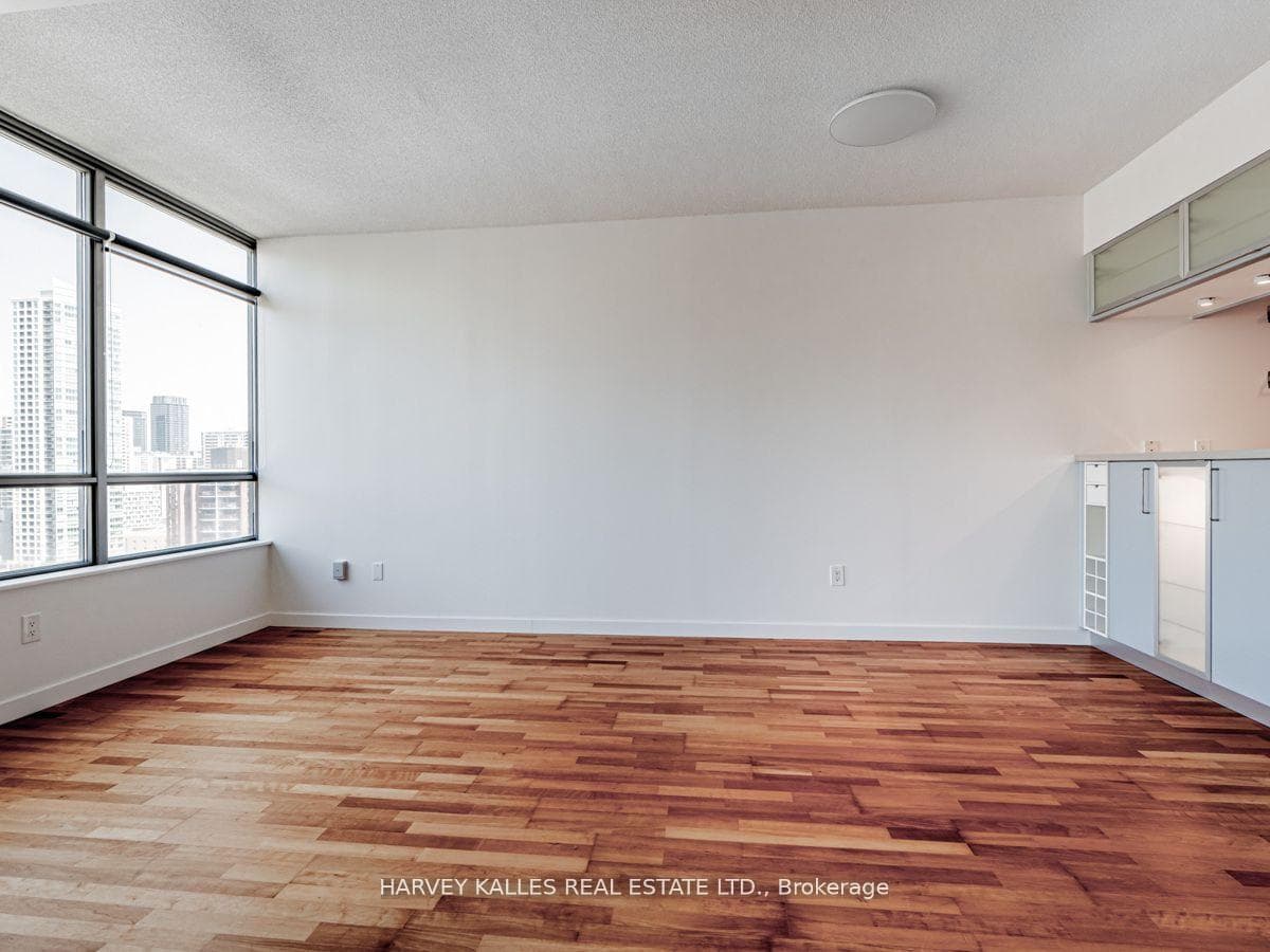 285 Mutual Street Unit 1803 photo 9