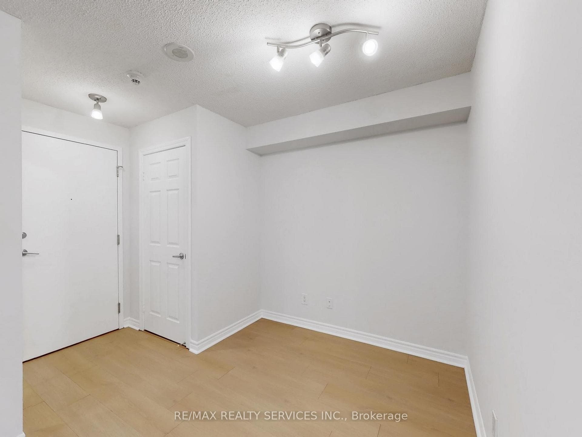 3880 Duke Of York Boulevard Unit 504 photo 22