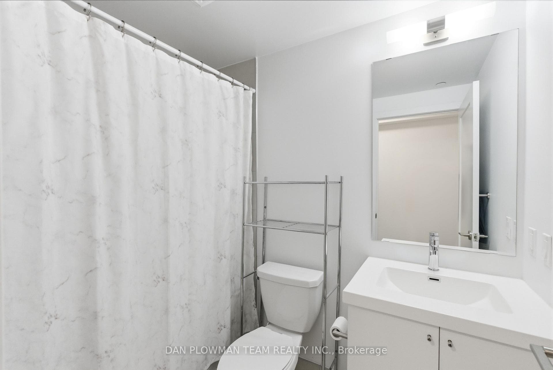 2550 Simcoe Street Unit 1121 photo 16
