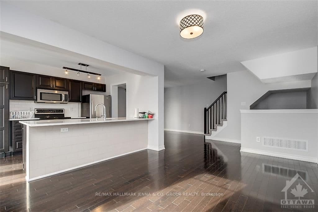 2429 NUTGROVE Avenue photo 8