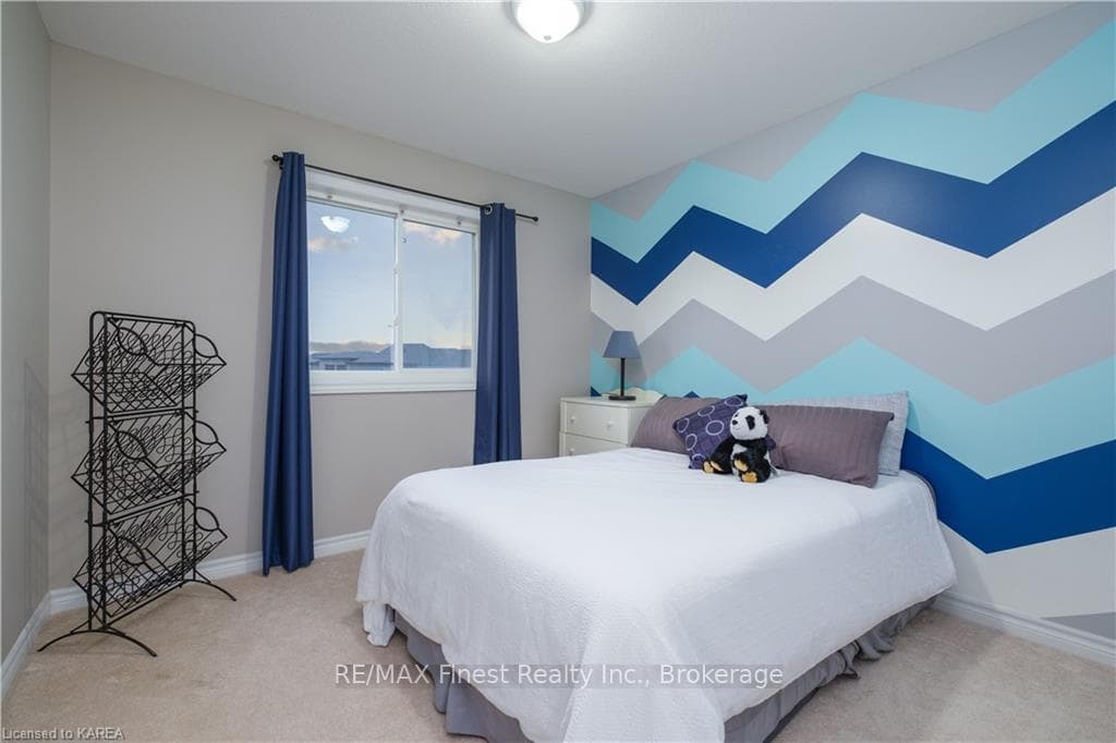 1576 DAVENPORT Crescent photo 34
