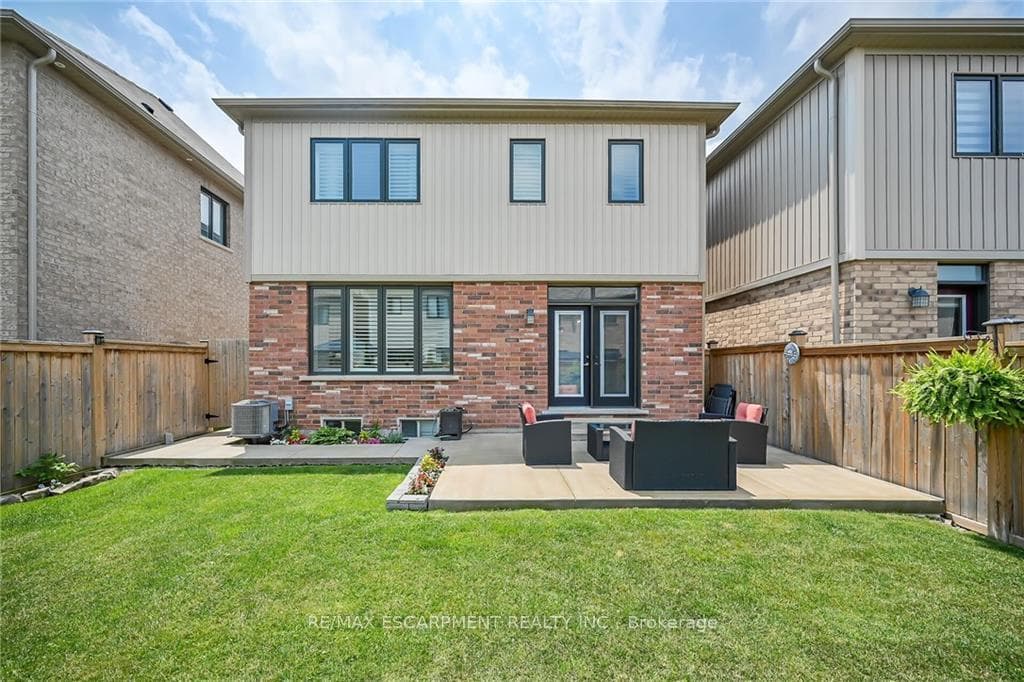 68 Larry Crescent photo 37