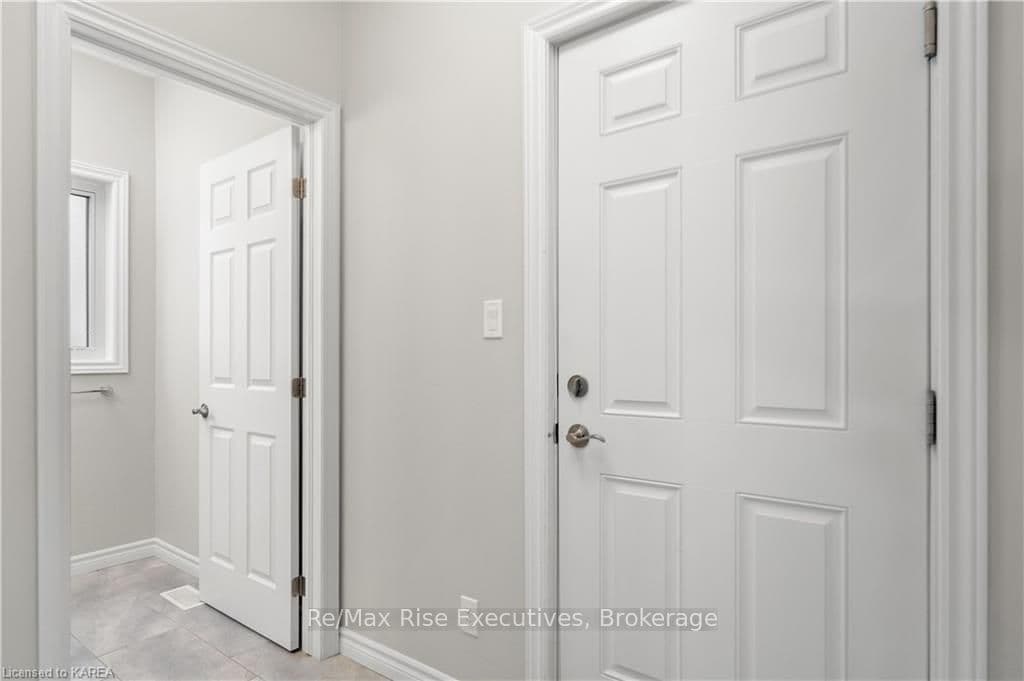 1216 CARFA Crescent photo 16