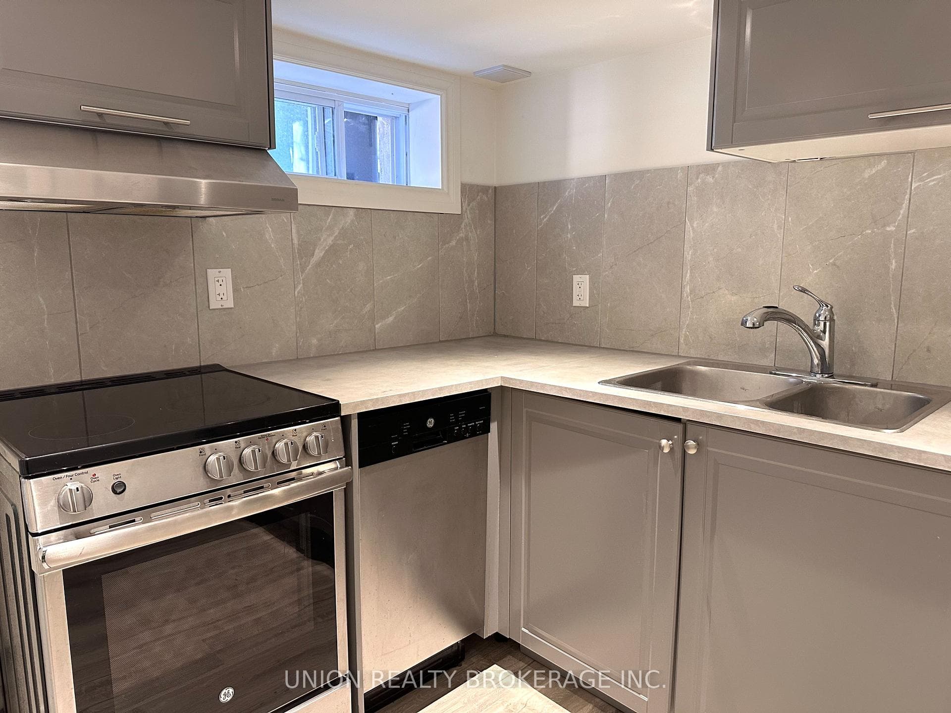 33 Harris Avenue photo 3