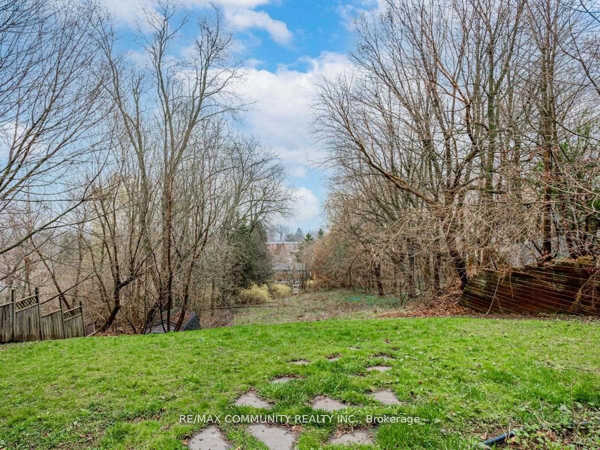95 Hill Crescent photo 38