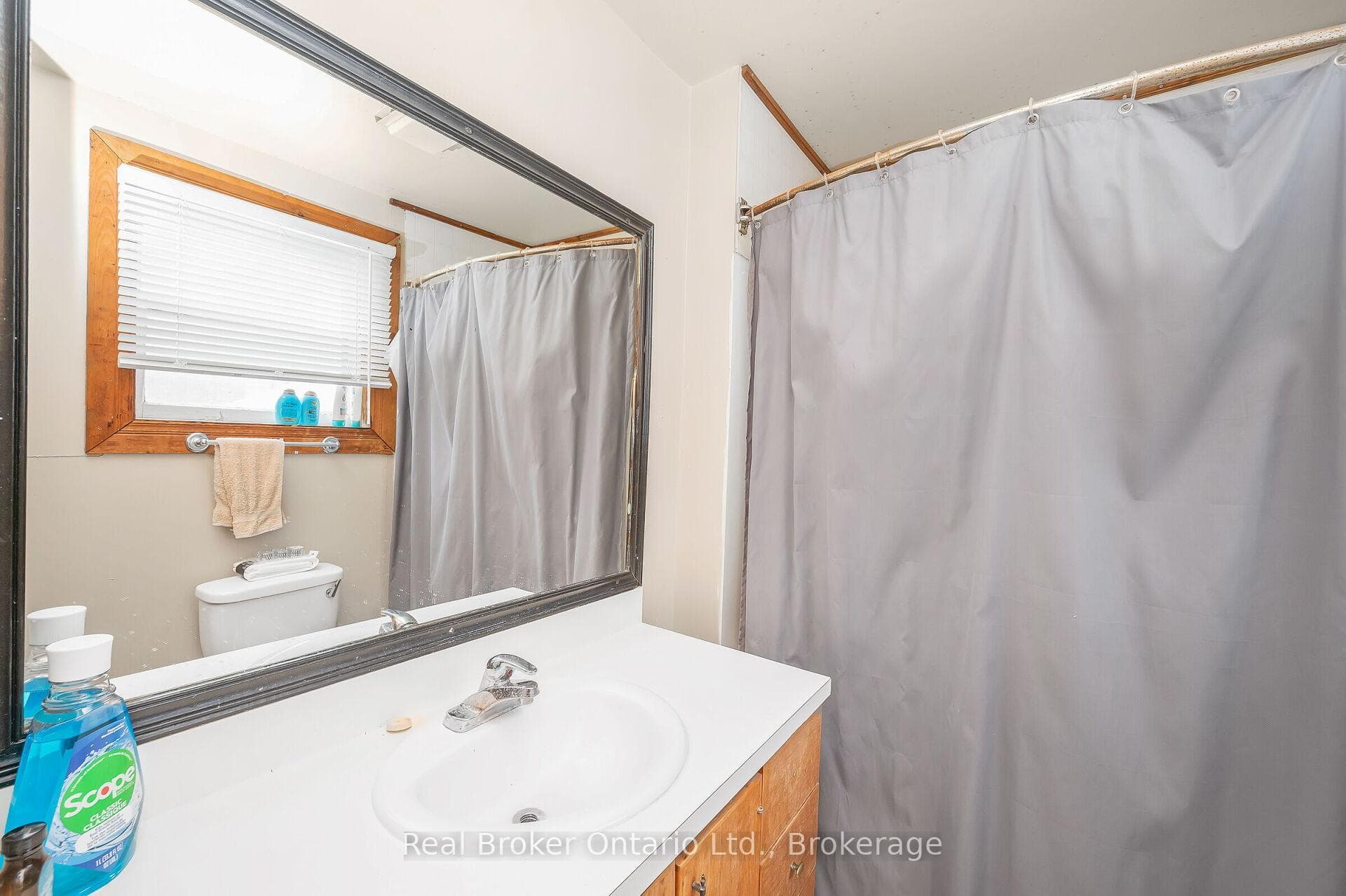 122 KING Street photo 36