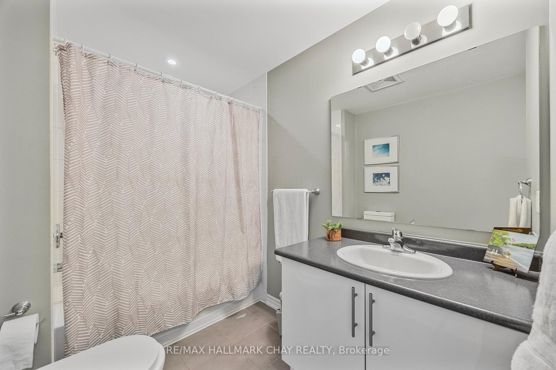 40 Ferndale Drive Unit 407 photo 16