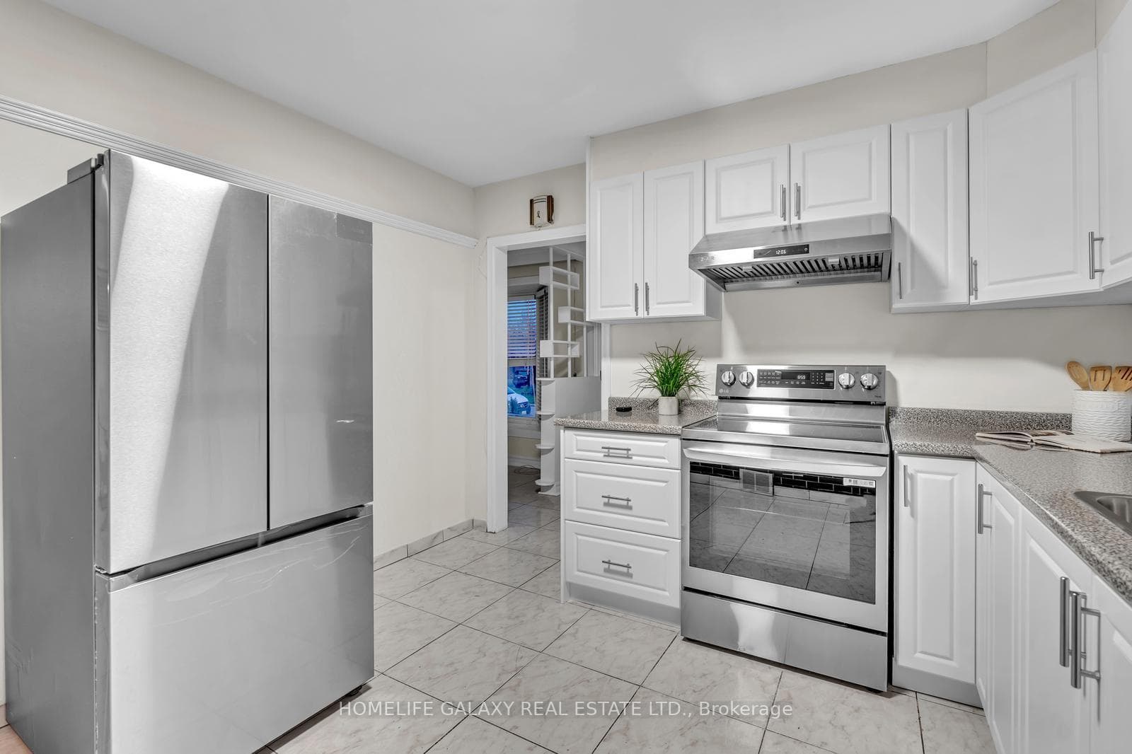 94 Waringstown Drive photo 10