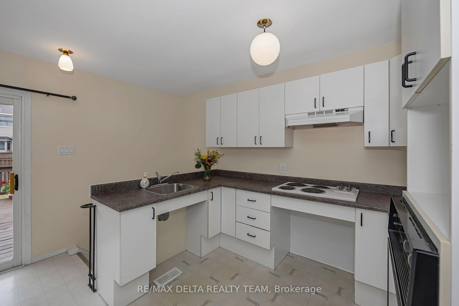 278 Gleneagles Avenue photo 10