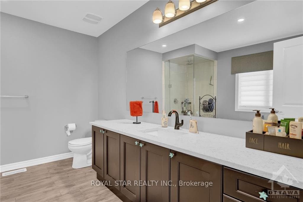 1012 Laburnum Walk photo 19
