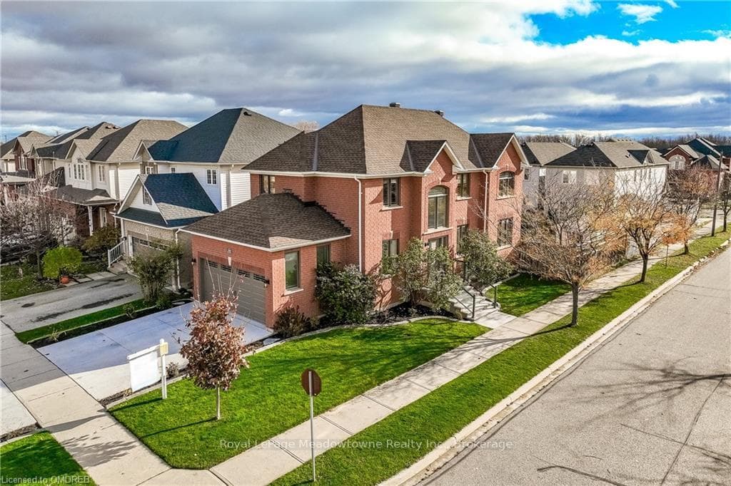 242 SHERWOOD Road photo 1
