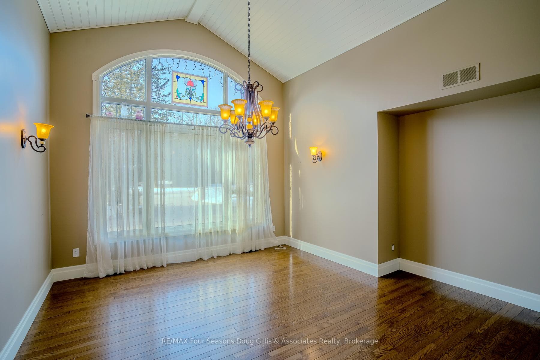 135 Algonquin Drive photo 10