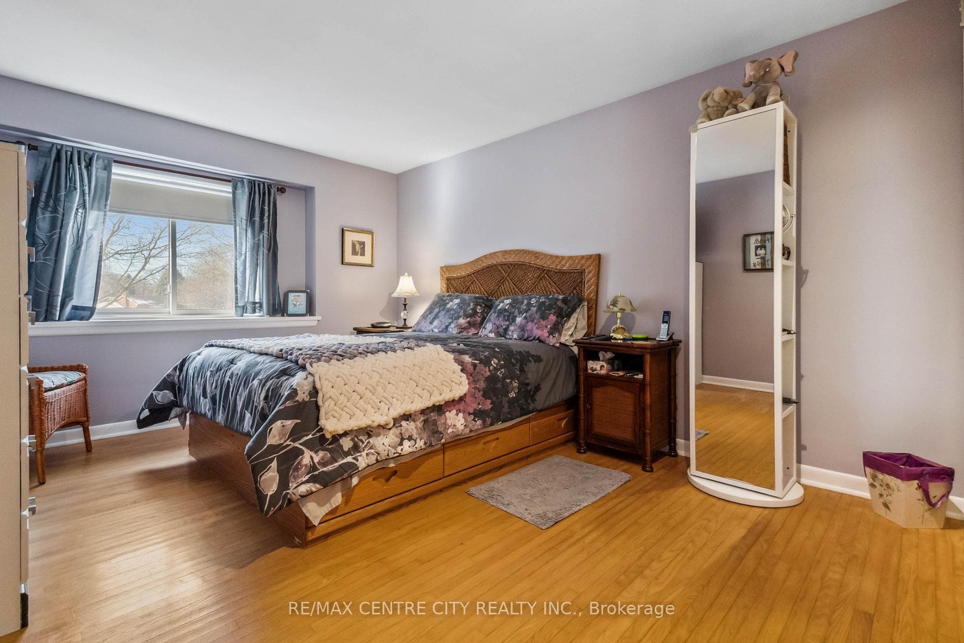 507 Regal Court photo 16