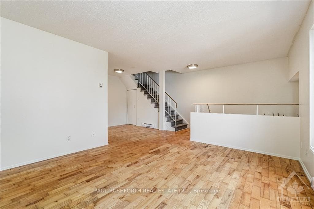 1374 MARIGOLD Crescent photo 7