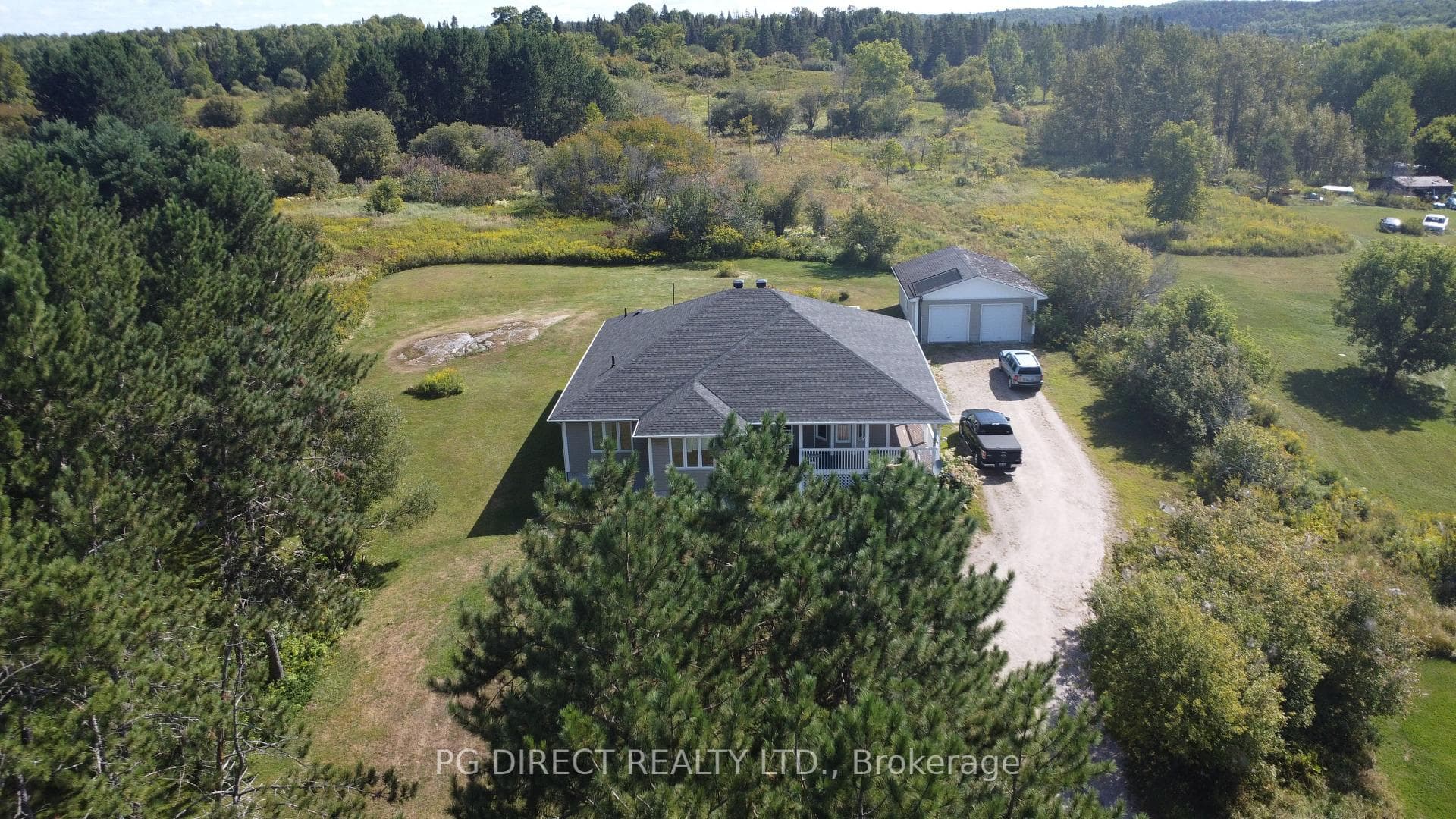 270 Pinecreek Crescent photo 18