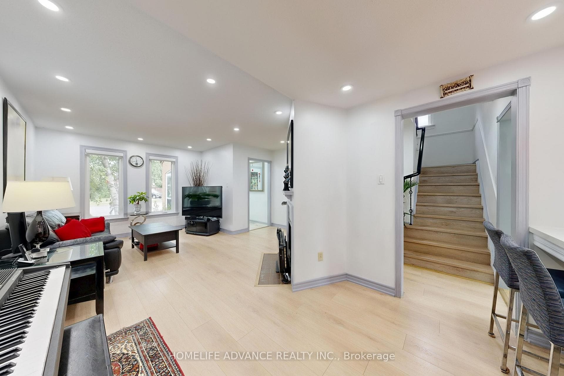 75 Mossbrook Crescent photo 11