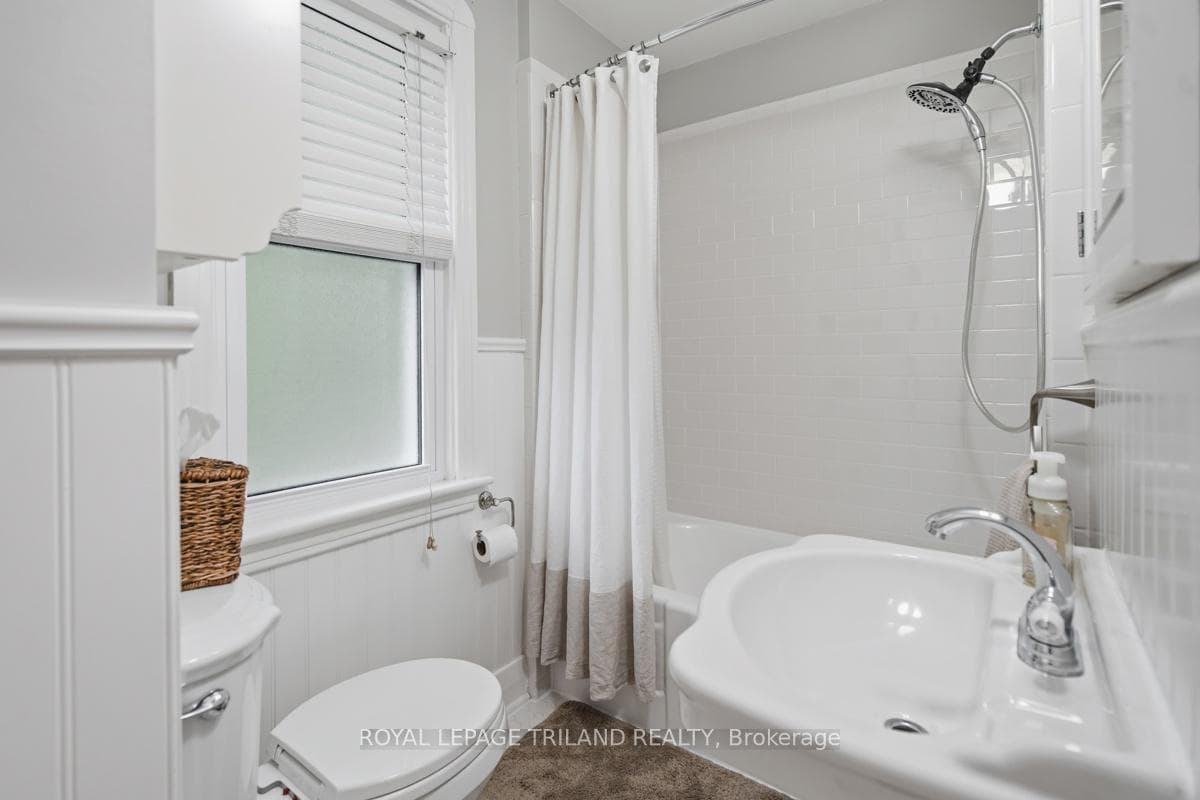 647 Piccadilly Street photo 27