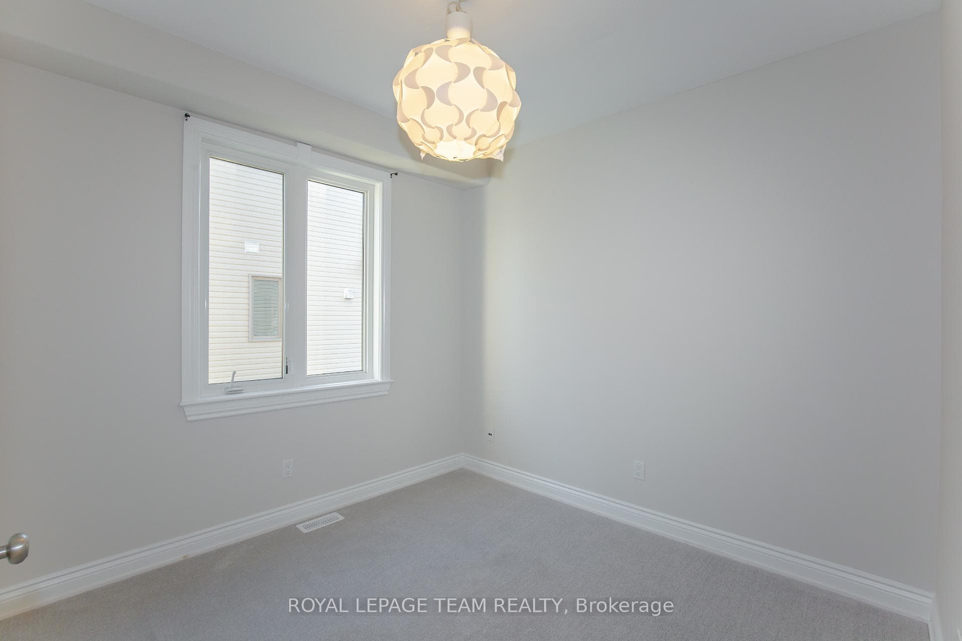 281 Topaze Crescent photo 23