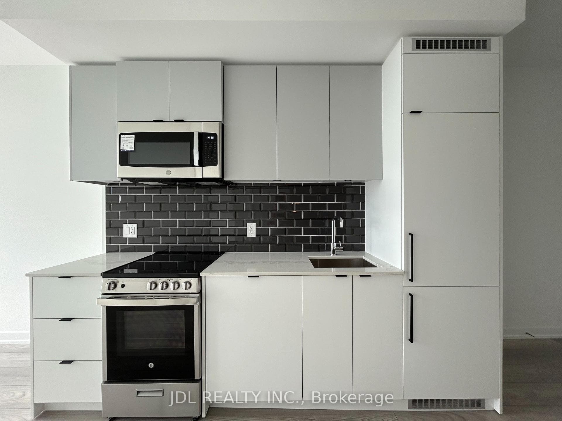 285 Dufferin St Street Unit 1317 photo 2