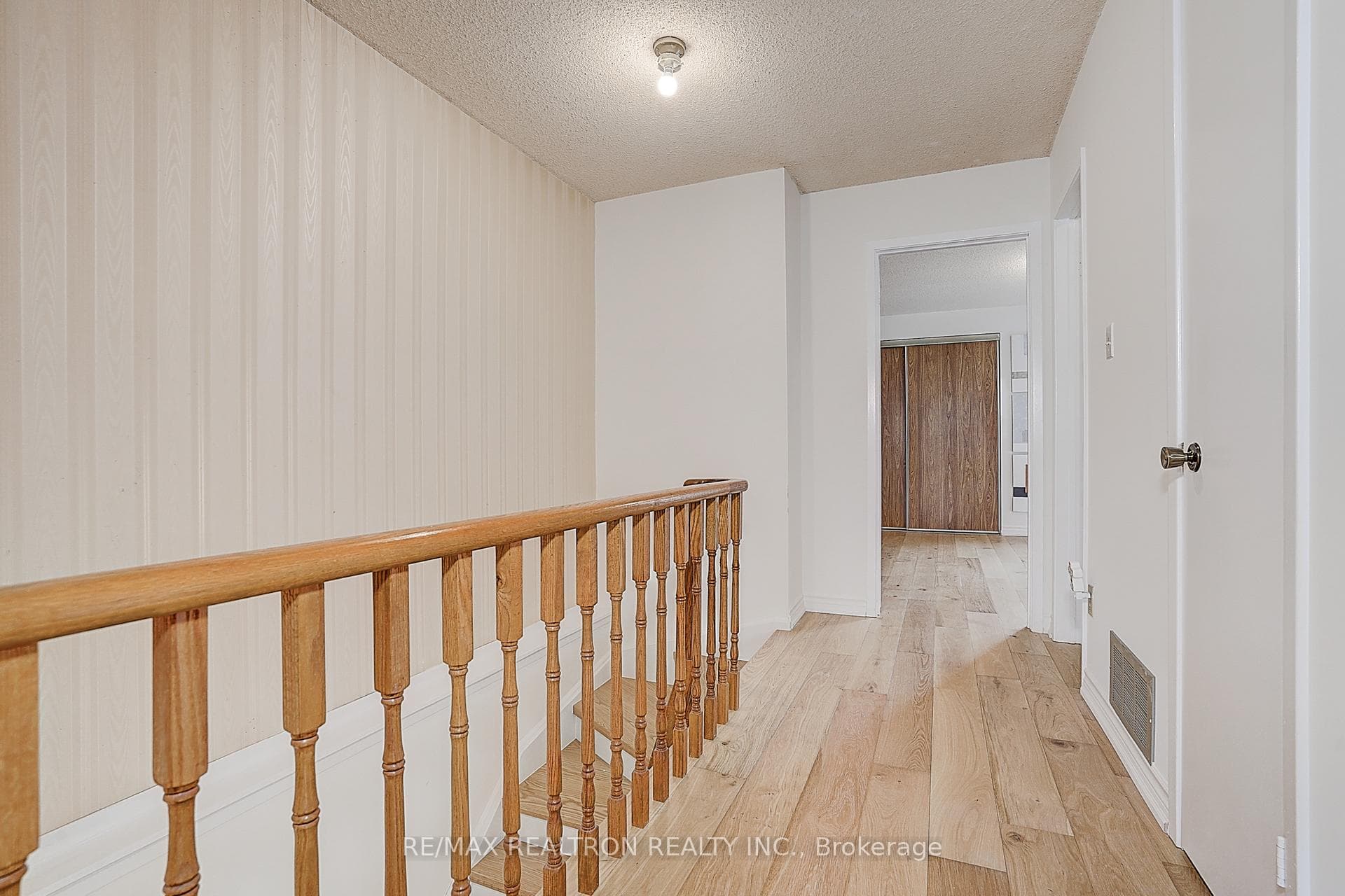 82 Carnival Court photo 22
