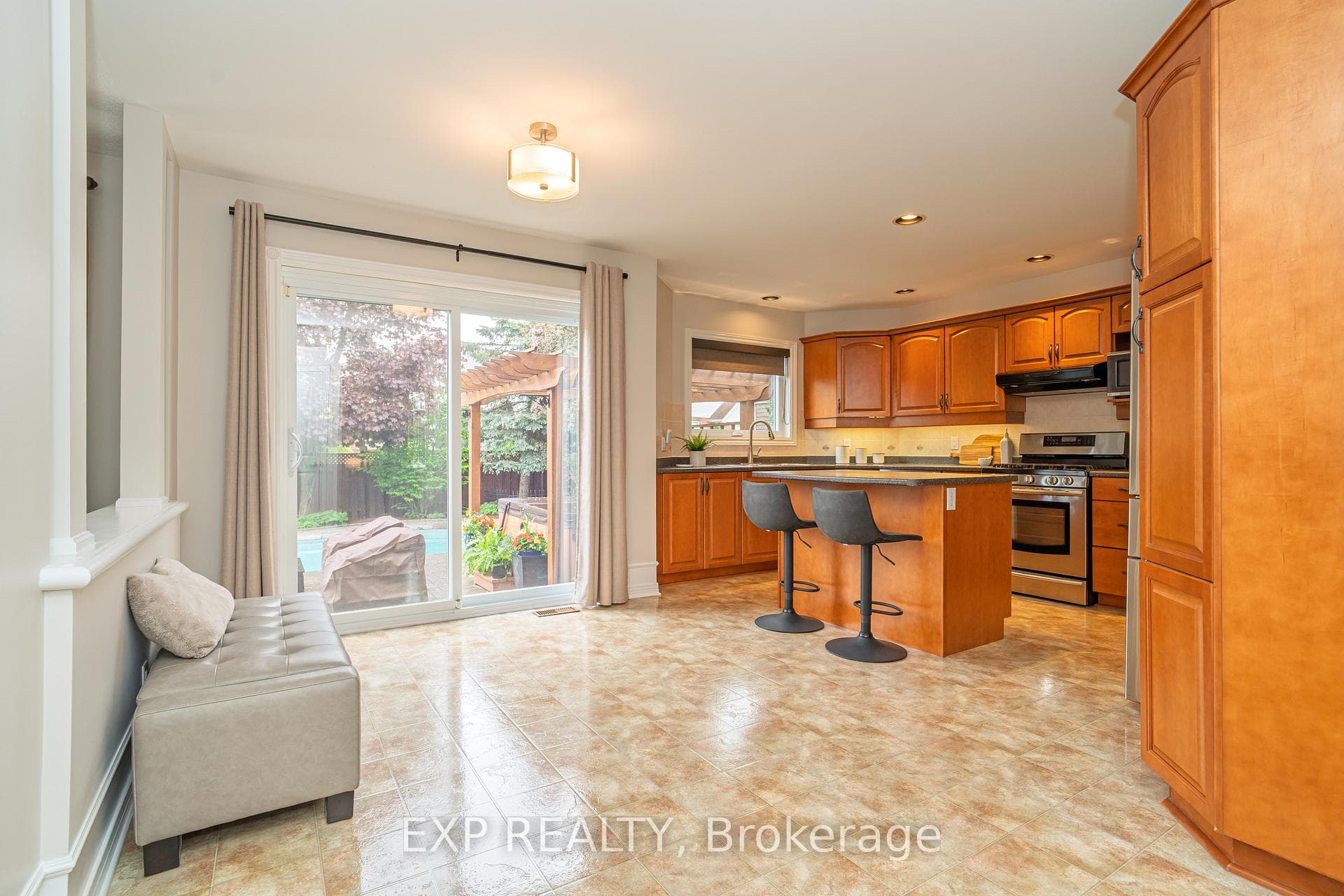 993 Red Spruce Street photo 7