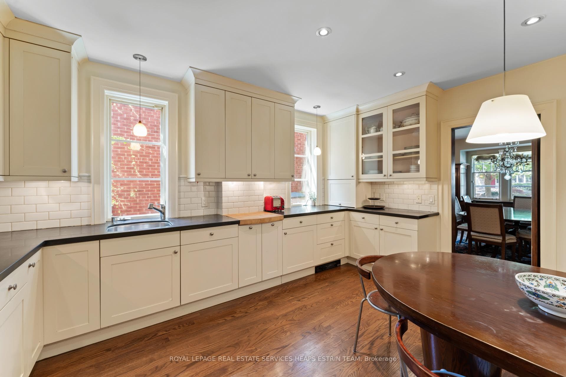 43 Douglas Drive photo 9