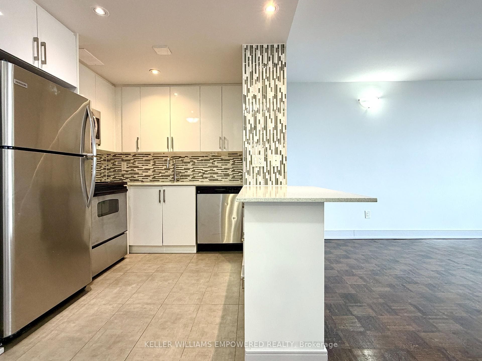 225 Davisville Avenue Unit 608 photo 5